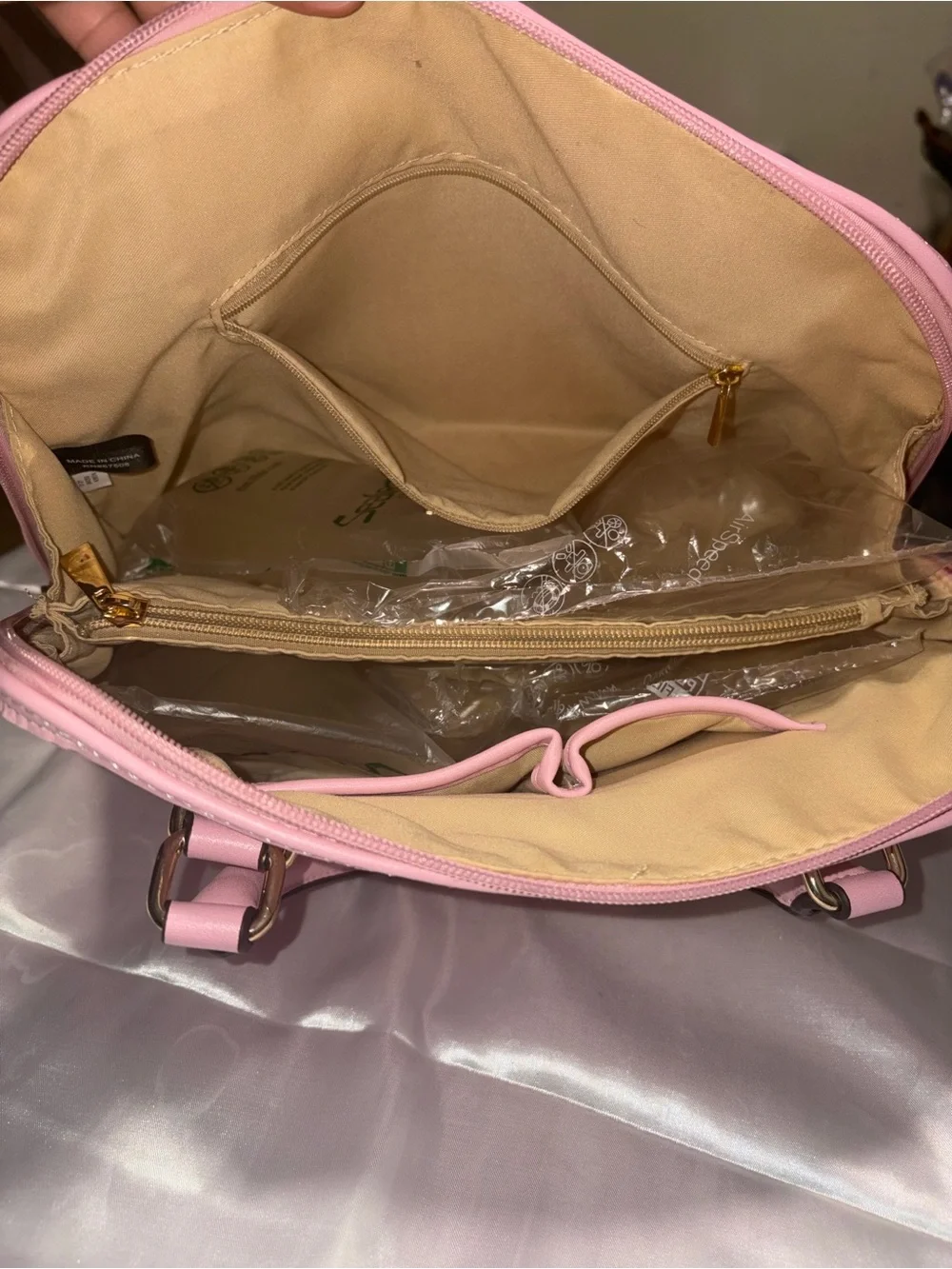 A pink dome-type handbag Giani Bernini